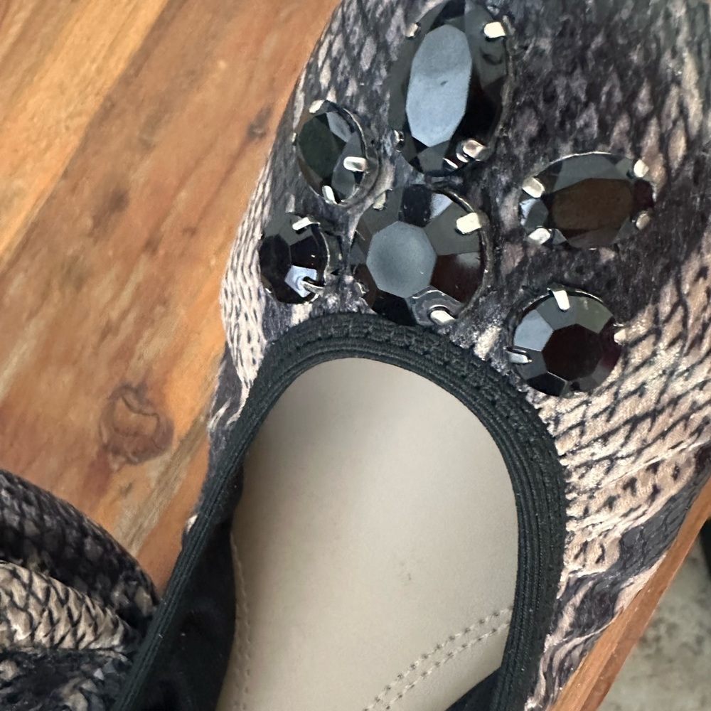 Ellen Tracy python flats - Picture 3 of 8